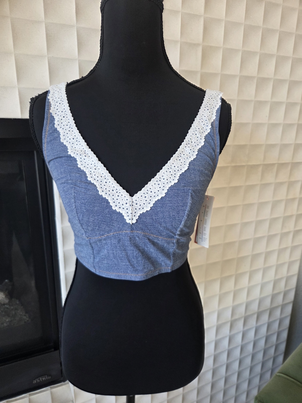 New Colsie Denim-look Scoop V-neck Longline Bralette Floral Lace Trim NWT Medium